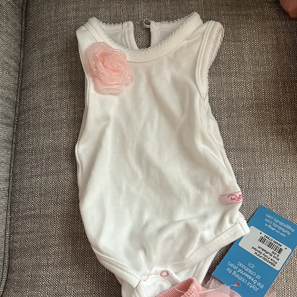 RuffleButts 0-3 Mo Baby Girl Outfit - Picture 2 of 4